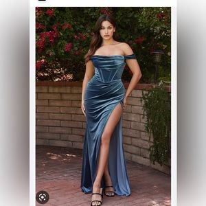 NWT - Mia Bella Couture Divine Collection - Size 20 - Stretch Velvet - Blue